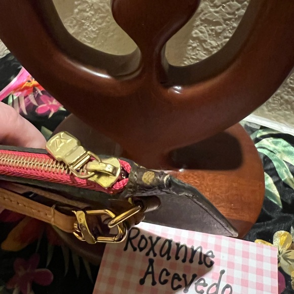 Louis Vuitton Neverfull Pouch - Picture 7 of 12